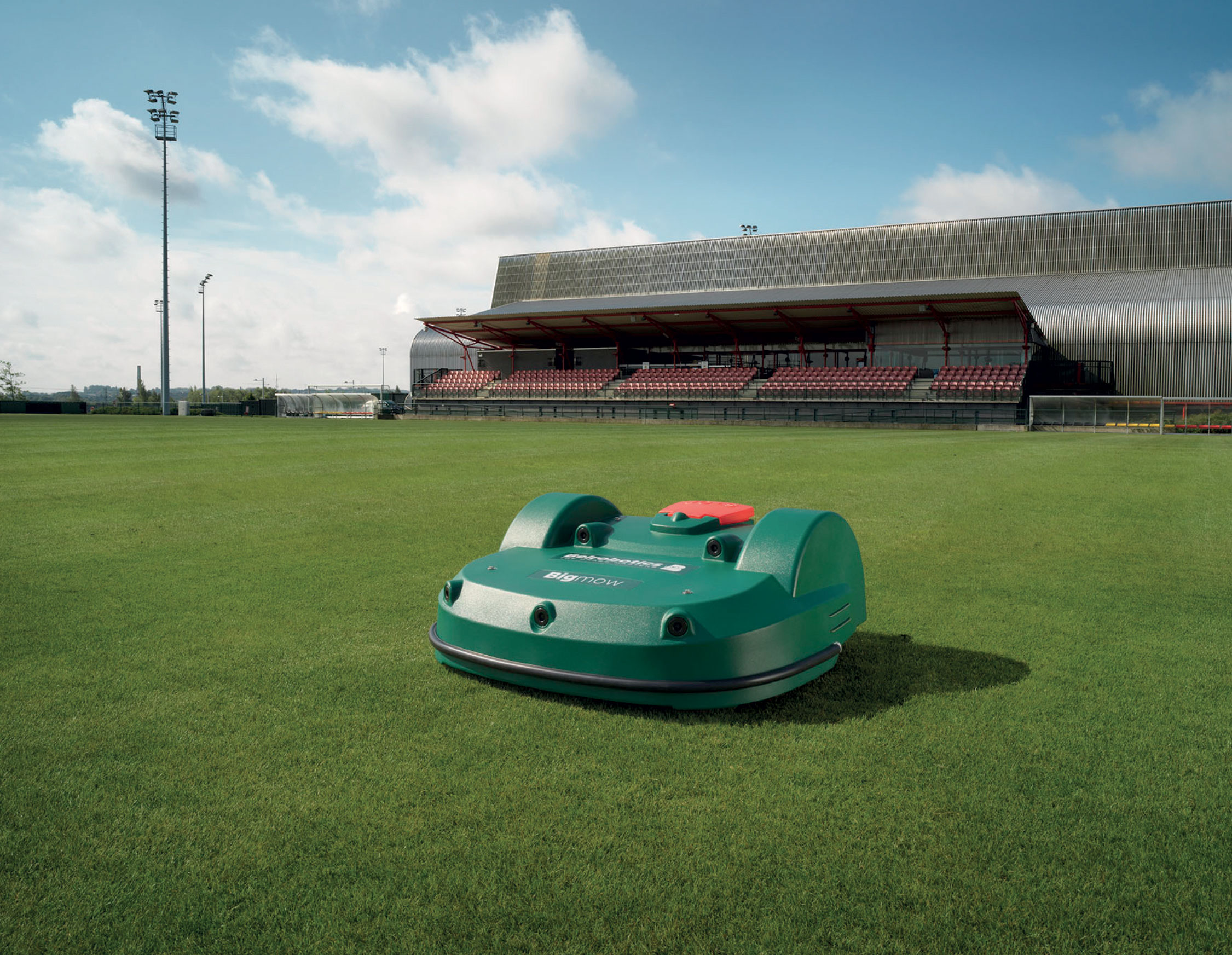 Voetbalveld gemaaid door een Bigmow-maaier