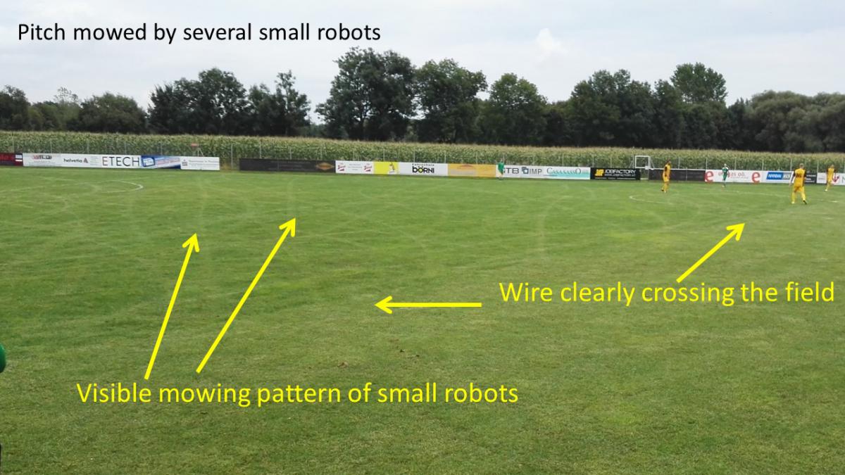 Terrain tondu par plusieurs petits robots