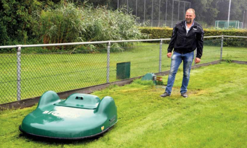 Belrobotics robot mowers for sports grounds: operational feedback from two professionals