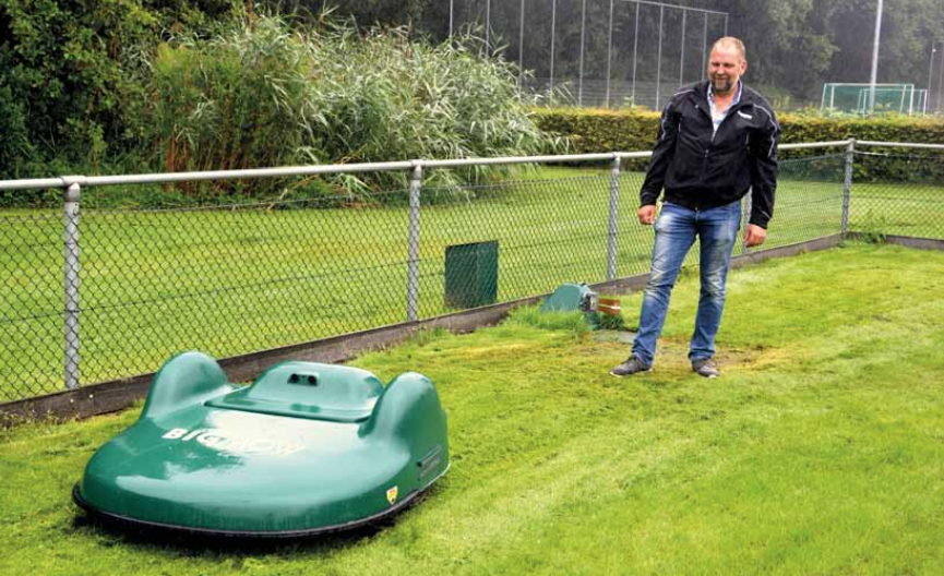 Belrobotics robot mowers for sports grounds: operational feedback from two professionals