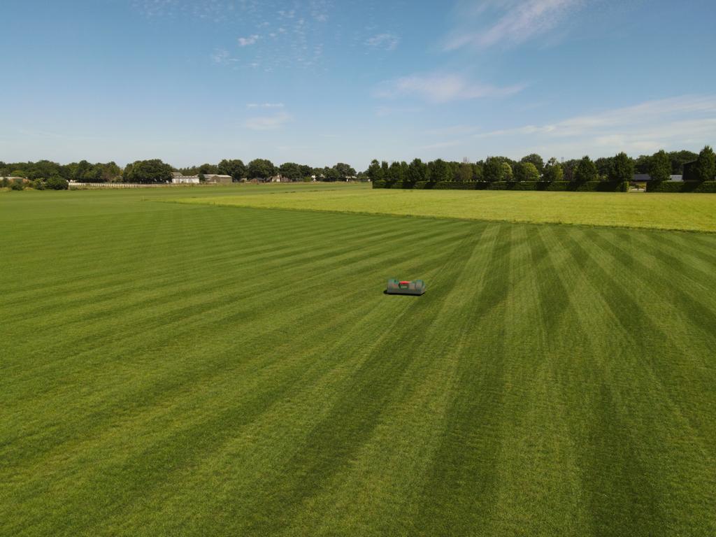 WiseNav: new navigation technology for professional robot mowers without peripheral wire