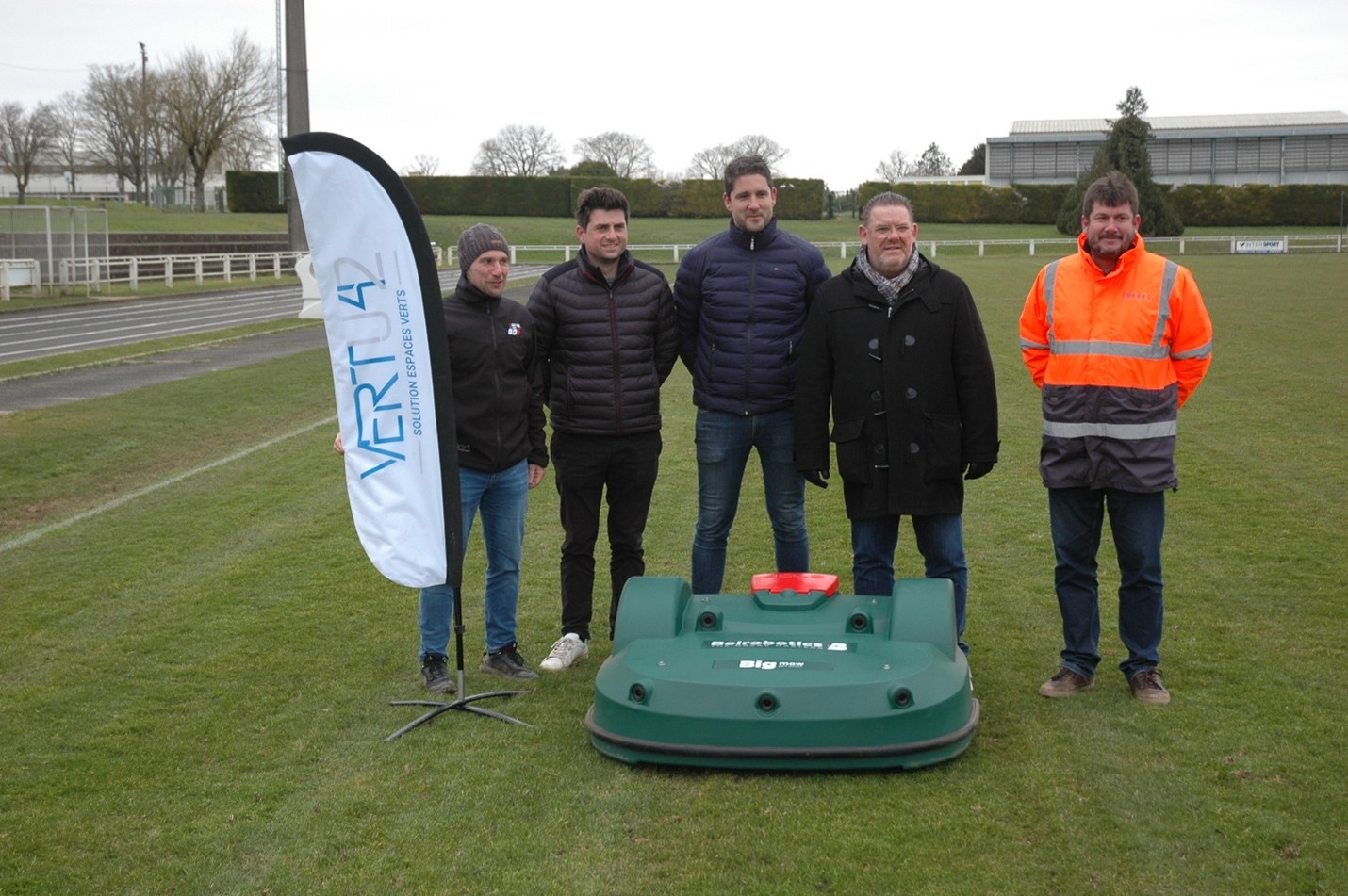 Ruffec: un robot cortacésped para un complejo deportivo más eficiente y respetuoso con el medio ambiente