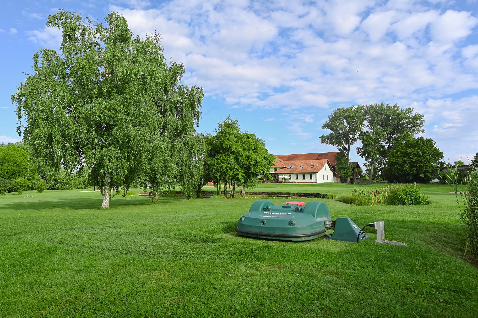 Tonte robotisée des fairways de parcours golf : étude de cas du Golf de Wallenried